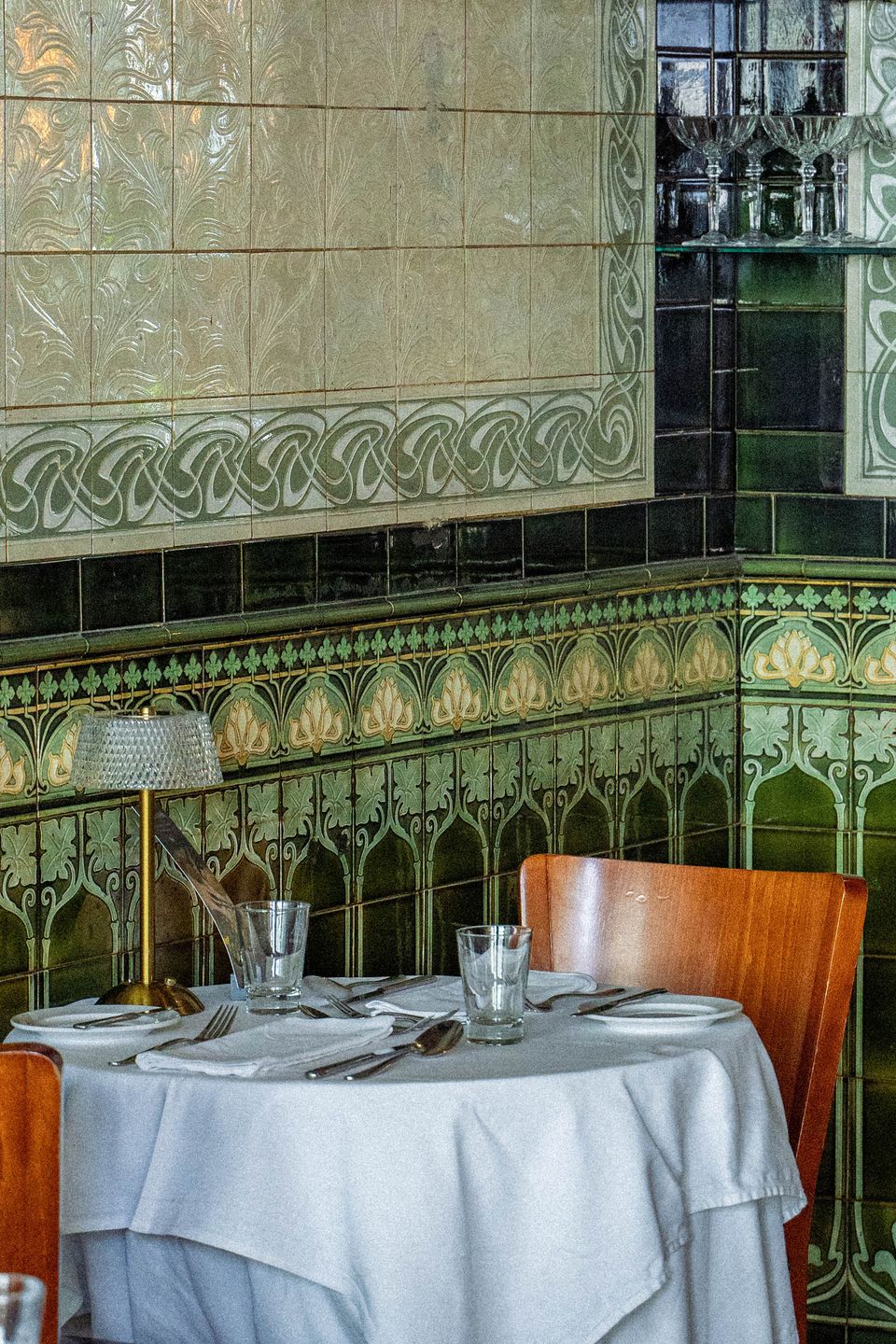 Gedeckter Tisch im Gastraum des Restaurant Rexrodt